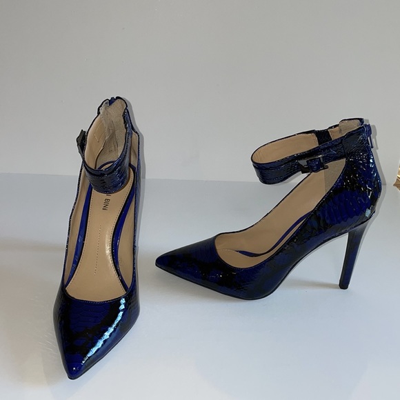 Gianni Bini 4” High Heel Pointed shoe with 1 1/2 Ankle Strap with back zipper - Picture 4 of 16